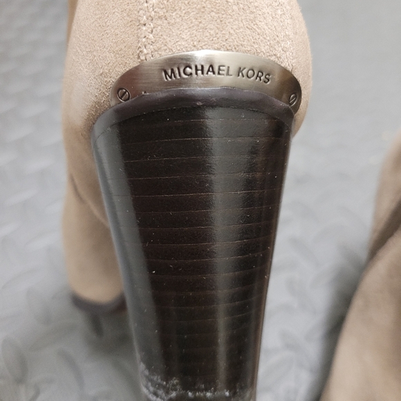 Michael Kors Shoe. - Picture 4 of 4